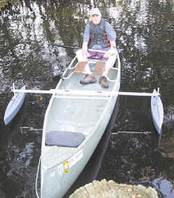 Hydrodynamic floats on a canoe